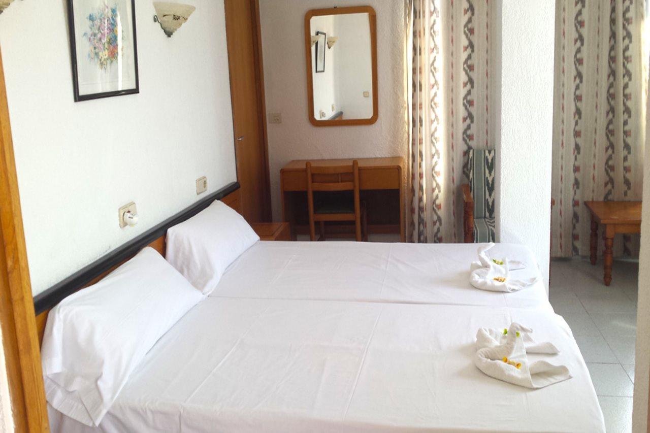Hostal Port Corona Cala Ratjada  Exterior photo
