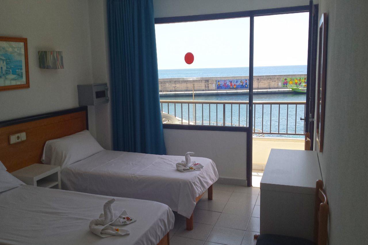 Hostal Port Corona Cala Ratjada  Exterior photo