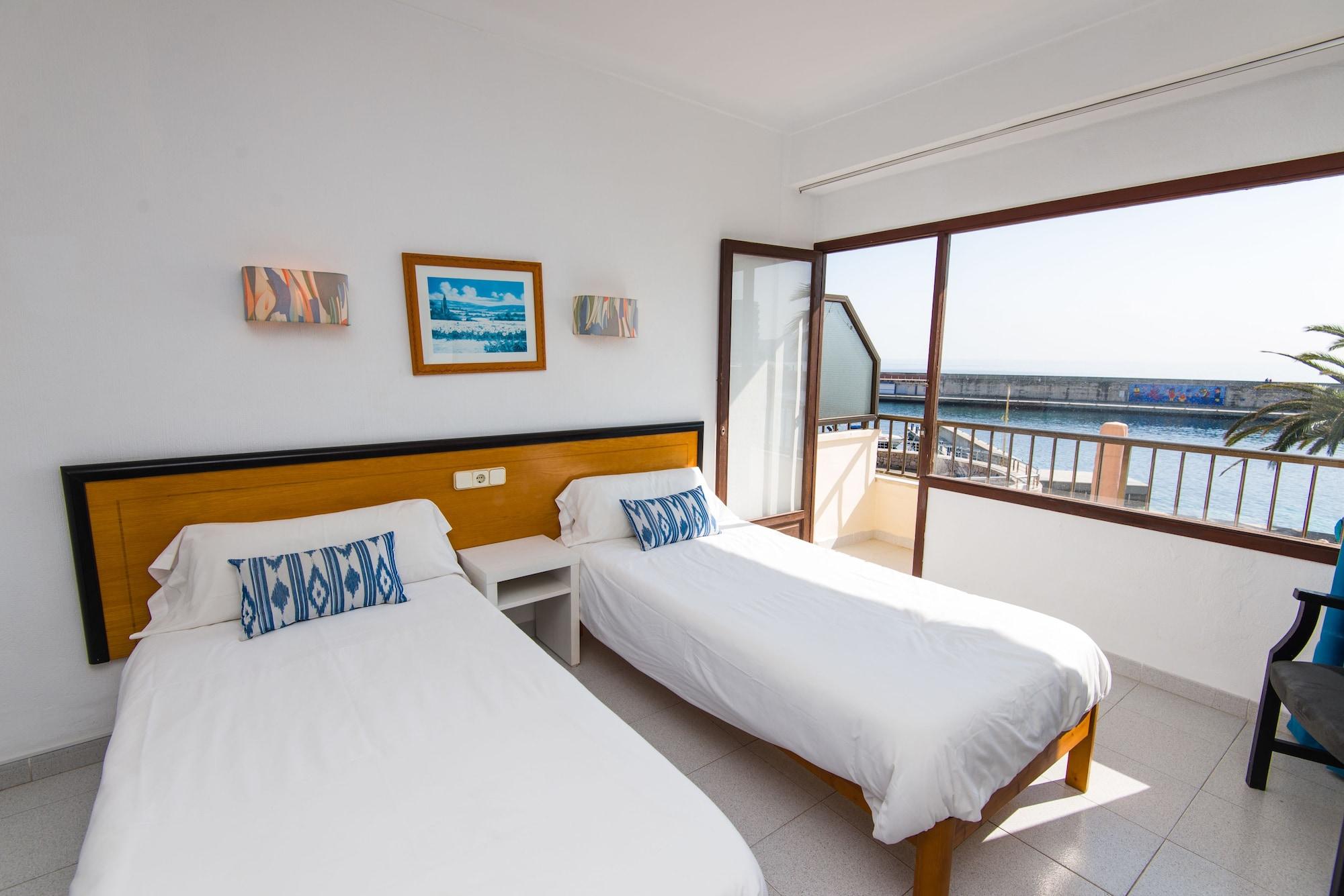 Hostal Port Corona Cala Ratjada  Exterior photo