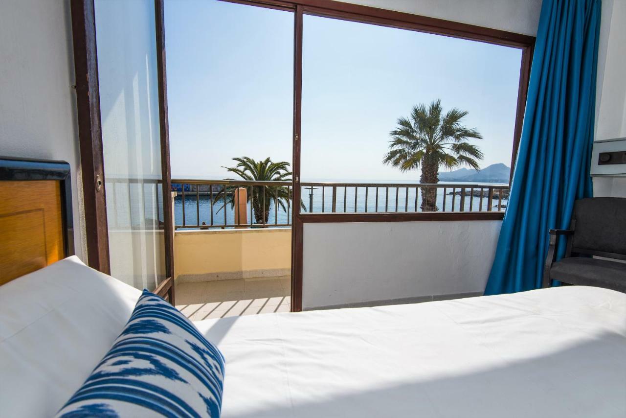 Hostal Port Corona Cala Ratjada  Exterior photo